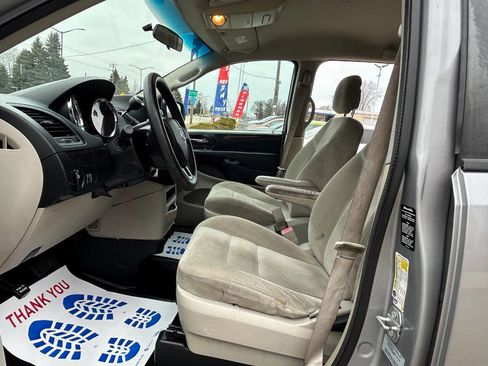 Used 2016 Dodge Grand Caravan SE w/ Quick Order Package 29E SE image 16