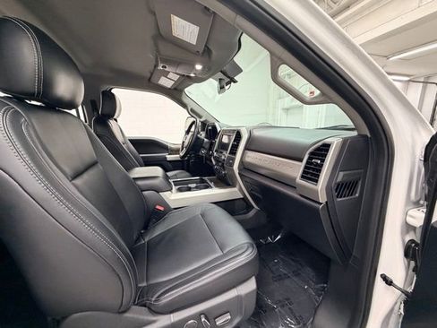 Used 2019 Ford F250 Lariat w/ Chrome Package image 30