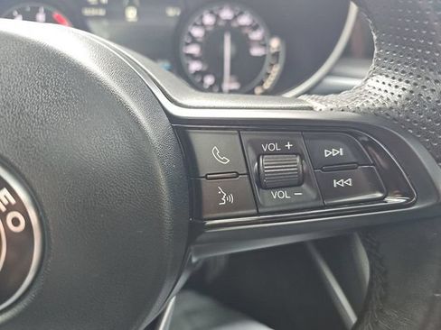 Used 2023 Alfa Romeo Stelvio Ti AWD/4WD image 33