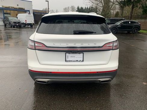 Used 2022 Lincoln Nautilus FWD w/ Premium Package image 3