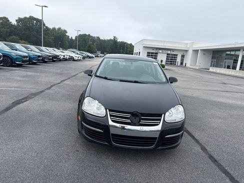Used 2010 Volkswagen Jetta Limited Edition FWD image 2