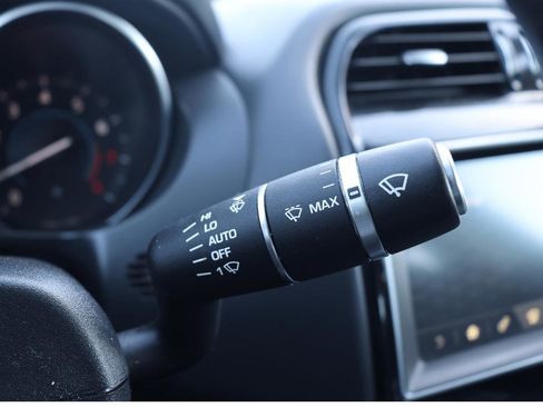 Used 2019 Jaguar XE Premium image 36