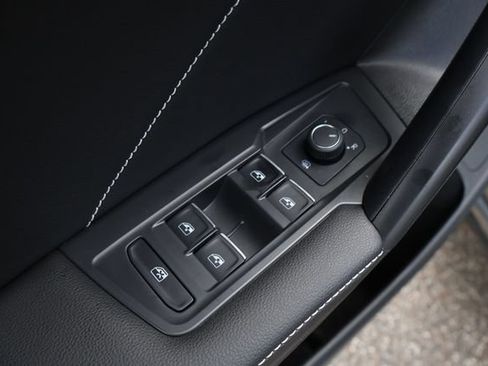 Certified 2024 Volkswagen Tiguan SE FWD image 12