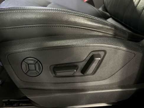 Used 2019 Audi e-tron Premium Plus image 11