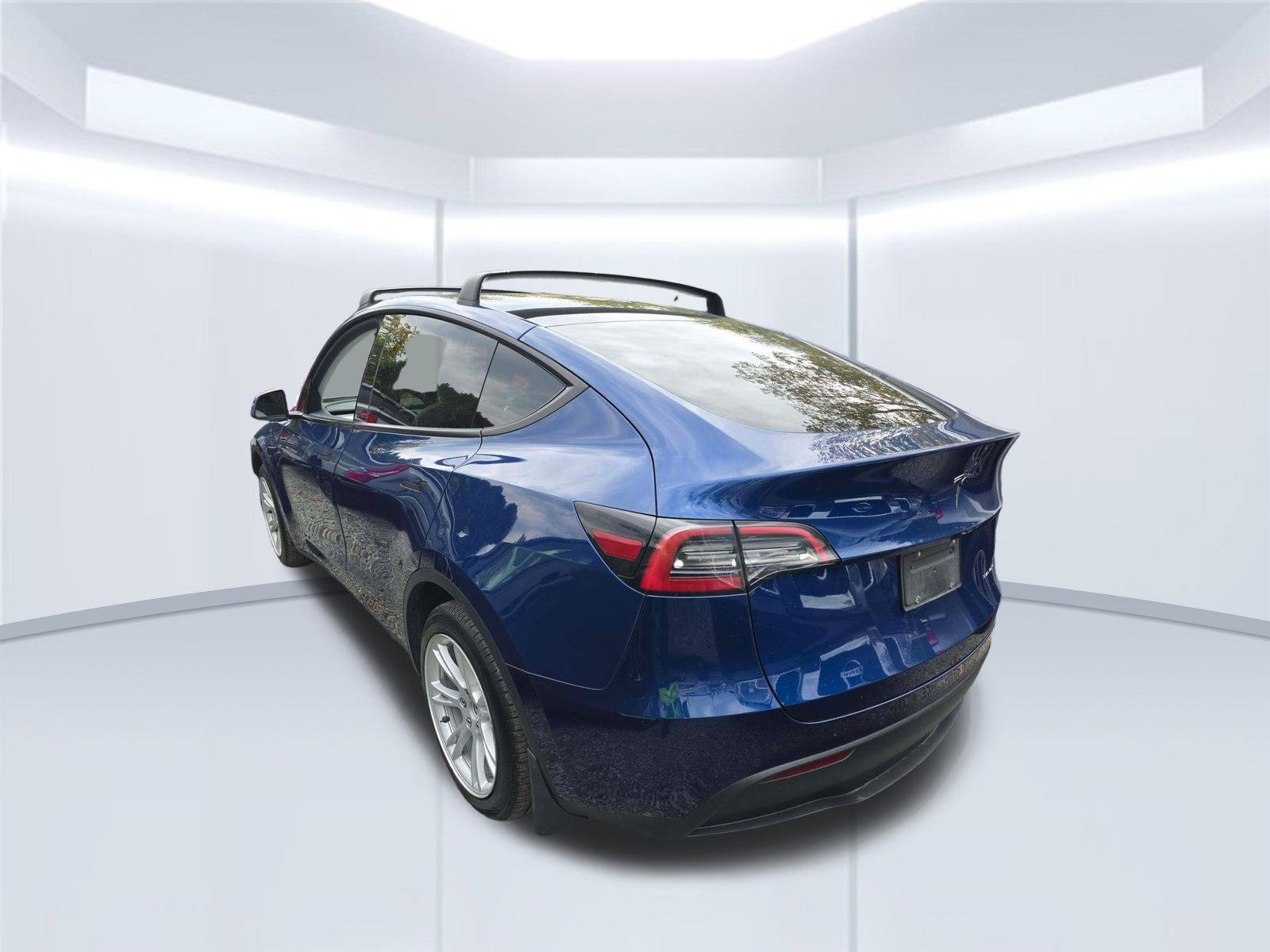 Used 2021 Tesla Model Y Long Range AWD/4WD image 3