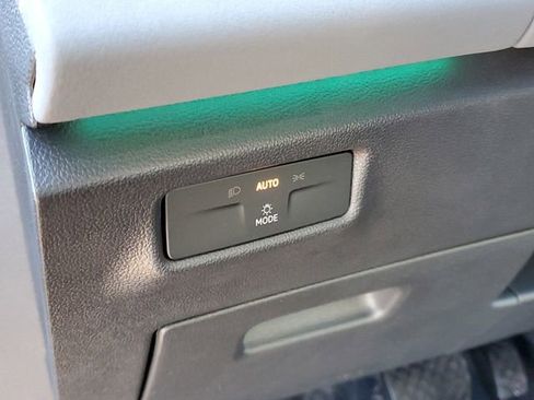 New 2026 Volkswagen Tiguan SE image 15