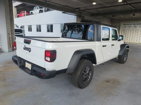 New 2026 Jeep Gladiator Sport image 5