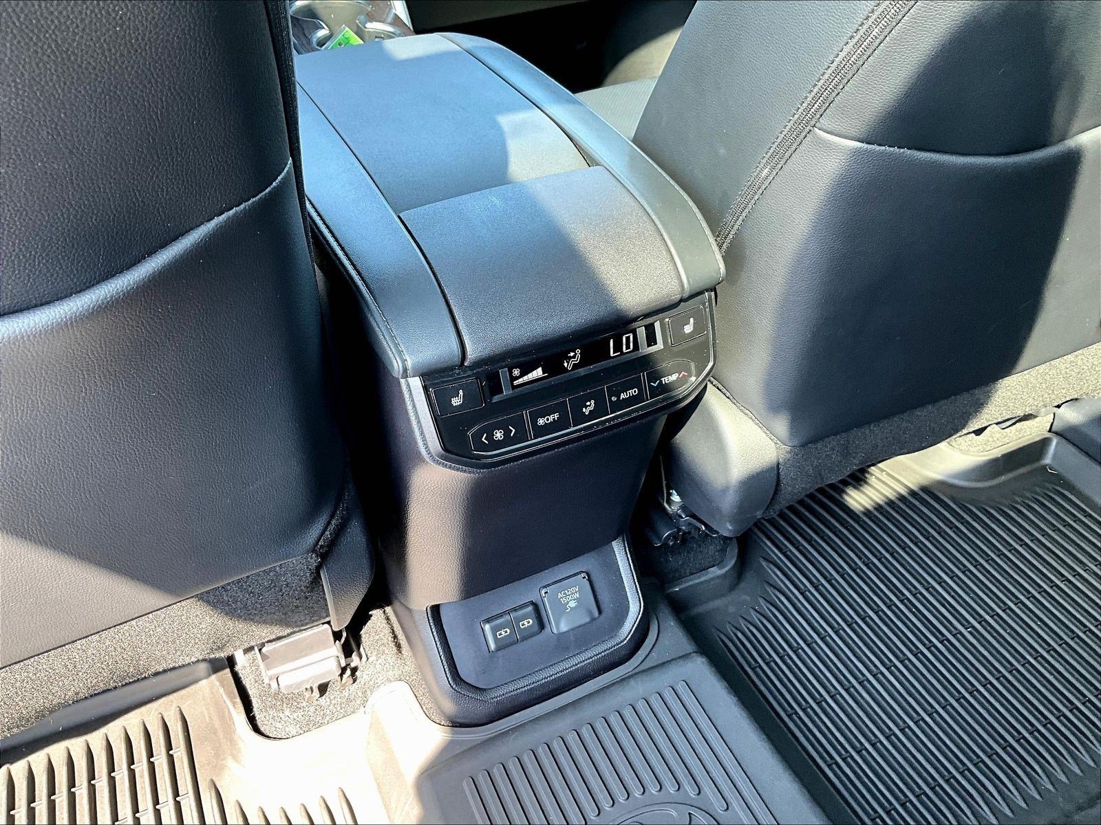 Used 2025 Toyota Highlander Platinum AWD/4WD image 10