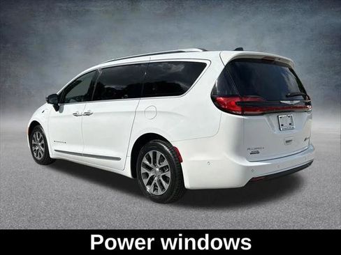 Certified 2023 Chrysler Pacifica Pinnacle FWD image 8
