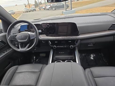 Used 2025 Chevrolet Suburban Z71 w/ Comfort Package image 25