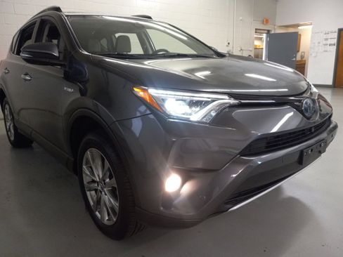 Used 2016 Toyota RAV4 Limited image 5