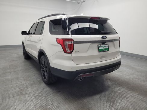 Used 2017 Ford Explorer XLT w/ Equipment Group 202A FWD image 5
