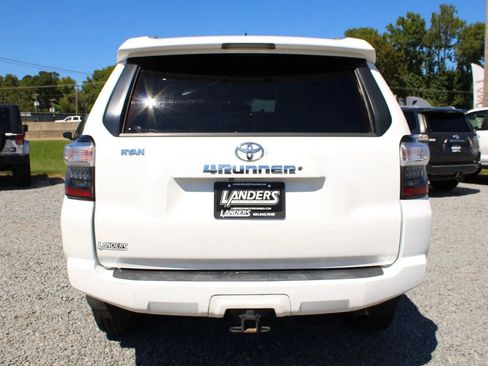 Used 2015 Toyota 4Runner SR5 Premium image 9