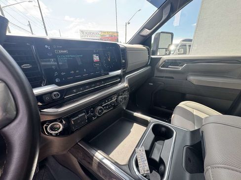 Used 2024 Chevrolet Silverado 3500 LTZ w/ LTZ Plus Package AWD/4WD image 16