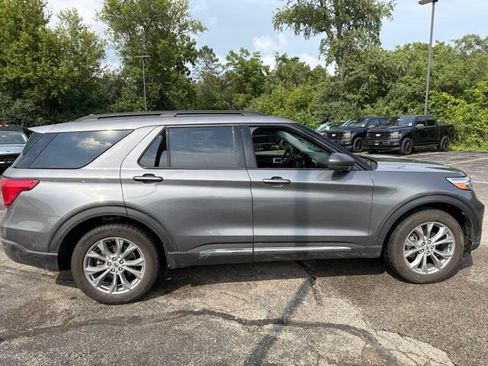 Used 2022 Ford Explorer XLT w/ Equipment Group 202A AWD/4WD image 4
