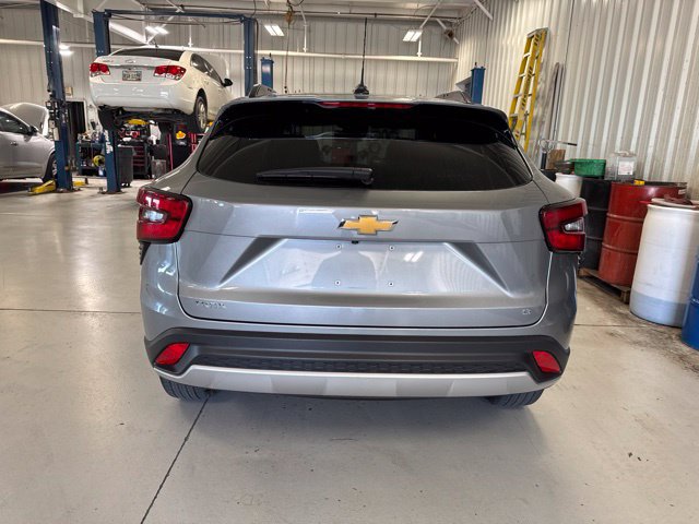 Used 2025 Chevrolet Trax LT FWD image 9