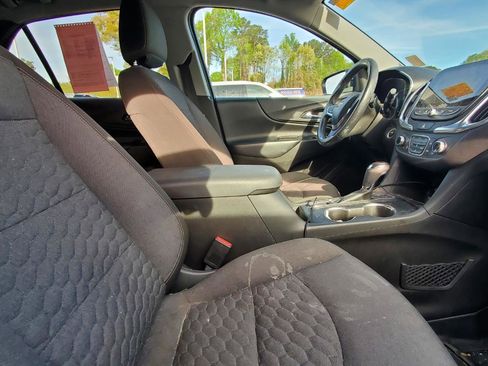 Used 2018 Chevrolet Equinox LT w/ Sun & Infotainment Package image 4