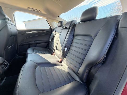 Used 2017 Ford Fusion SE w/ Fusion SE Technology Package image 17