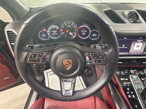 Certified 2023 Porsche Cayenne Turbo AWD/4WD image 39