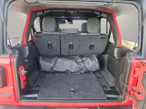 Used 2025 Jeep Wrangler Willys image 9
