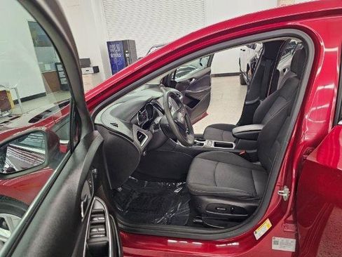 Used 2018 Chevrolet Cruze LT w/ Convenience Package FWD image 7