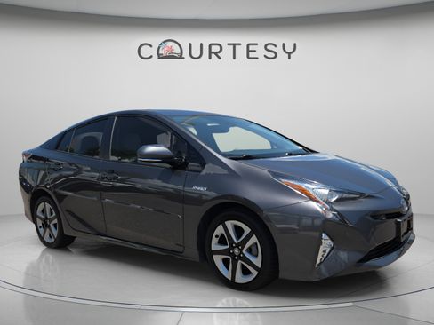 Used 2017 Toyota Prius Four Touring w/ Premium Convenience Package FWD image 7