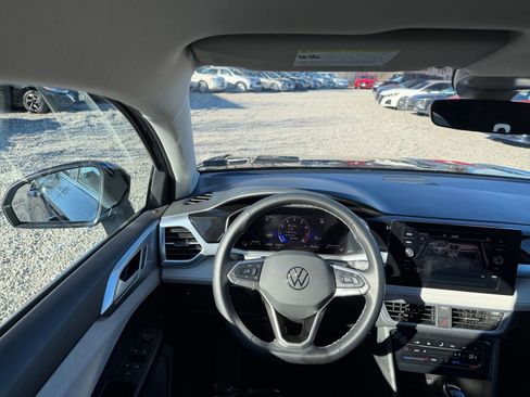 Used 2025 Volkswagen Taos SE image 34