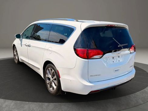 Used 2017 Chrysler Pacifica Limited w/ Advanced Safetytec Group FWD image 6