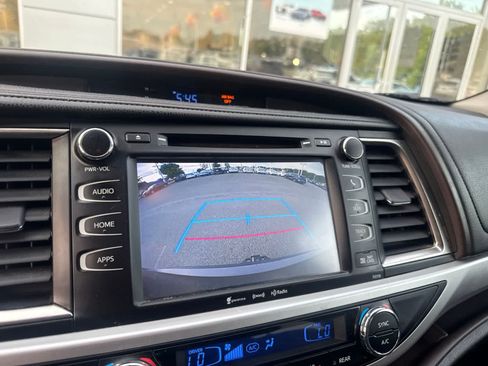 Used 2016 Toyota Highlander XLE AWD/4WD image 17