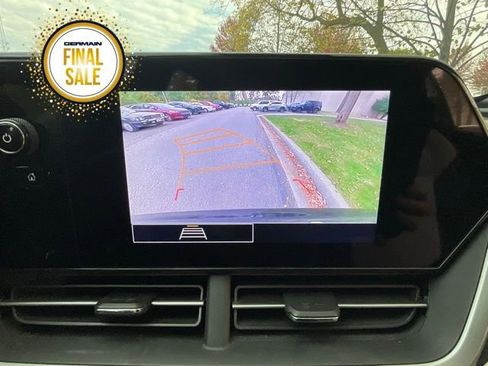 Used 2024 Chevrolet Trax RS w/ Sunroof Package image 17