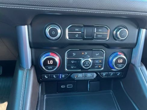 Used 2022 GMC Yukon XL SLT w/ SLT Premium Package AWD/4WD image 19