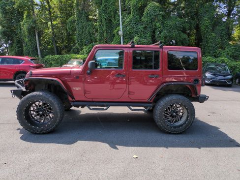 Used 2013 Jeep Wrangler Unlimited Sahara w/ Connectivity Group AWD/4WD image 3