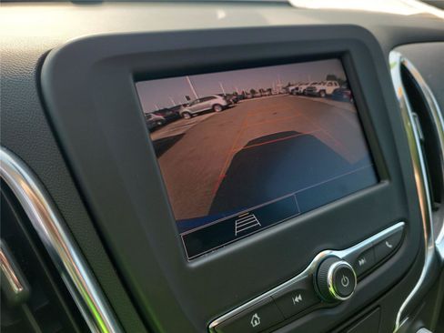 Used 2024 Chevrolet Equinox LT FWD image 28