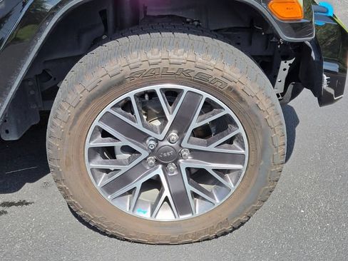 Used 2023 Jeep Wrangler Unlimited Sahara AWD/4WD image 35