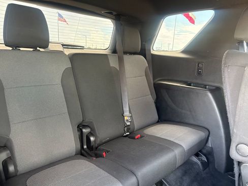 Used 2023 Chevrolet Traverse LT FWD image 29