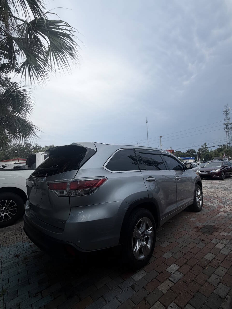 Used 2016 Toyota Highlander Limited w/ Driver Technology Package FWD image 5