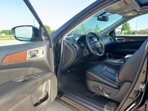 Used 2017 Nissan Pathfinder Platinum w/ Family Entertainment Package AWD/4WD image 12