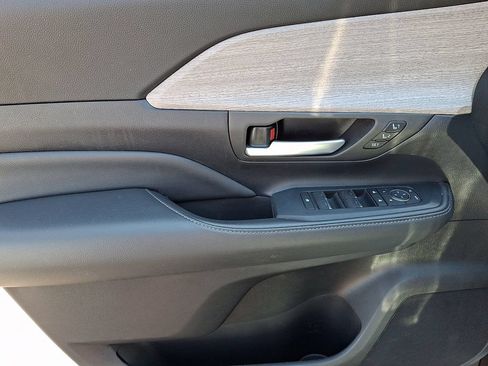 Certified 2024 Toyota Grand Highlander AWD image 13