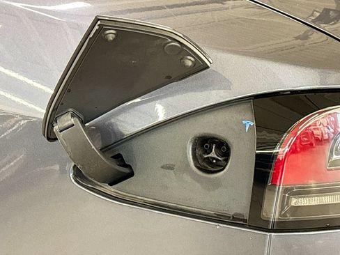 Used 2022 Tesla Model S AWD/4WD image 18