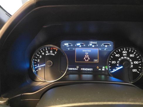 Used 2016 Ford F150 Platinum w/ Equipment Group 701A Luxury image 19