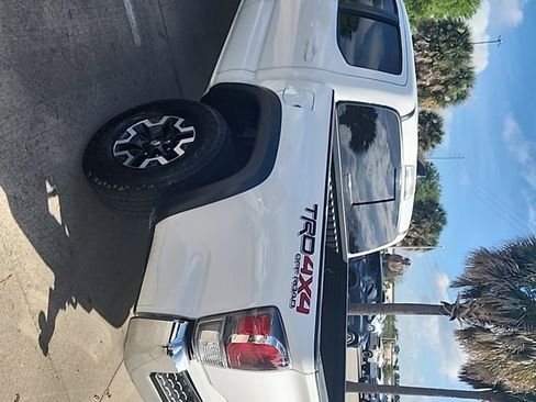Used 2023 Toyota Tacoma TRD Off-Road image 5