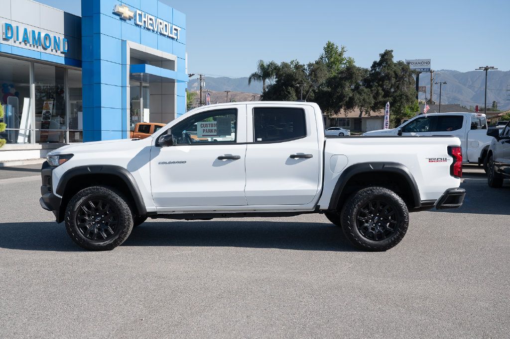 Used 2025 Chevrolet Colorado Trail Boss AWD/4WD image 7