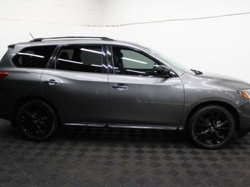 Used 2018 Nissan Pathfinder SL w/ Midnight Edition Package FWD image 4