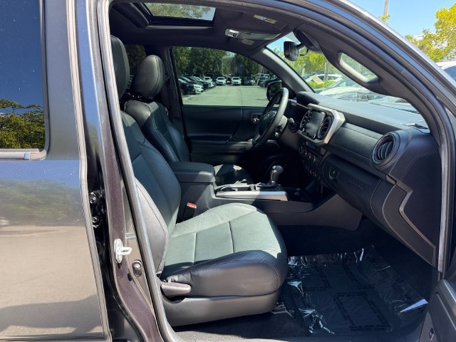 Used 2022 Toyota Tacoma Limited AWD/4WD image 18