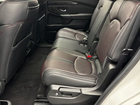 Used 2025 Honda Pilot Black Edition image 40