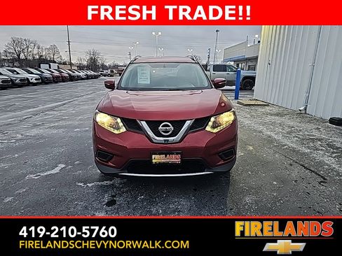 Used 2014 Nissan Rogue SV image 2