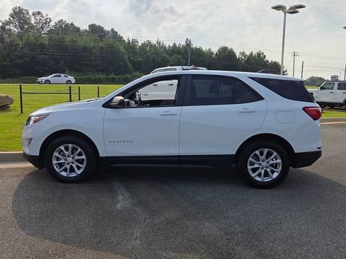 Used 2021 Chevrolet Equinox LS w/ LS Convenience Package AWD/4WD image 4