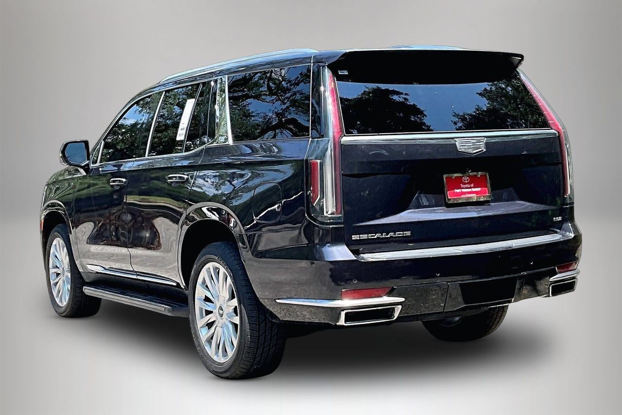 Used 2022 Cadillac Escalade Luxury RWD image 4