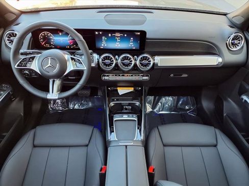 New 2026 Mercedes-Benz GLB 250 image 4