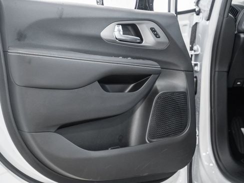 New 2026 Chrysler Pacifica Select image 34